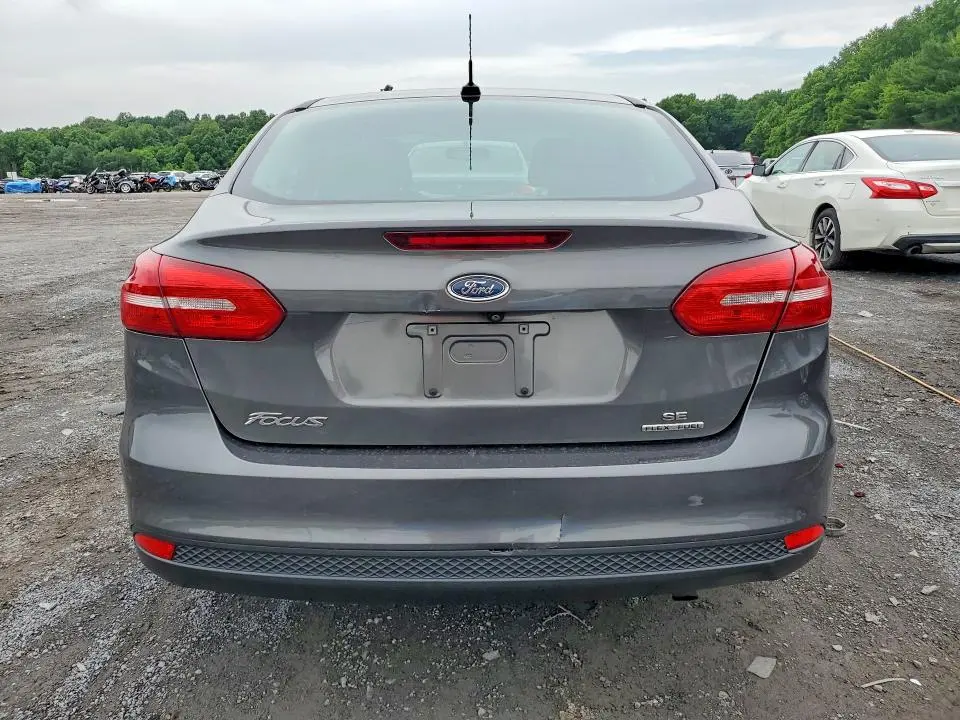 2015 FORD FOCUS SE  