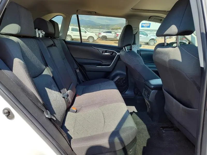 2021 TOYOTA RAV4 XLE  