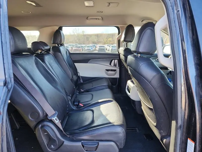 2022 KIA CARNIVAL LX  
