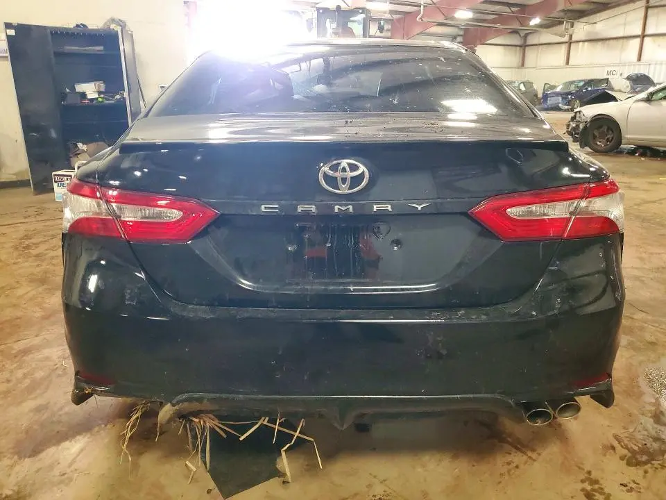2018 TOYOTA CAMRY SE  
