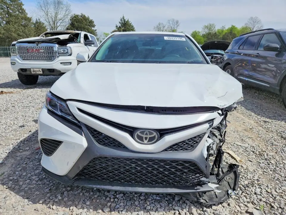 2018 TOYOTA CAMRY SE  