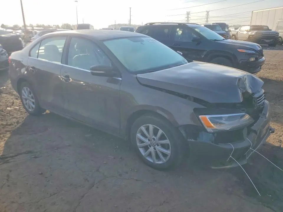 2013 VOLKSWAGEN JETTA SE  