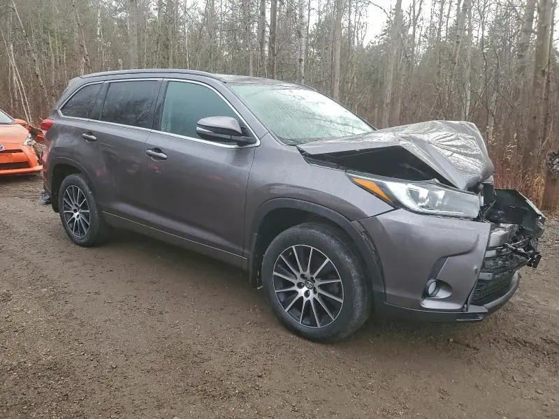 2018 TOYOTA HIGHLANDER SE  