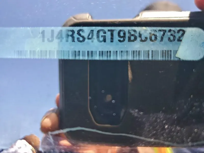 2011 JEEP GRAND CHEROKEE LAREDO  