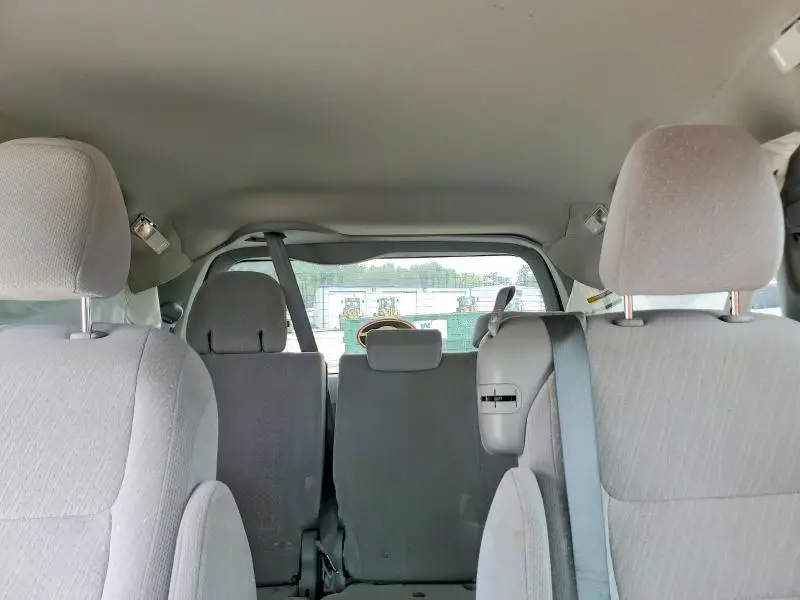 2016 TOYOTA SIENNA LE  