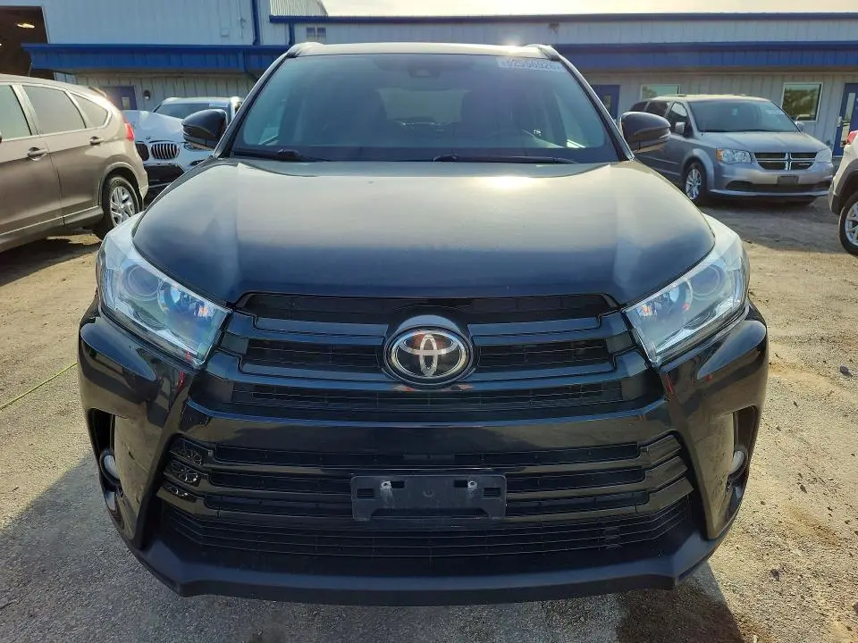 2018 TOYOTA HIGHLANDER SE  