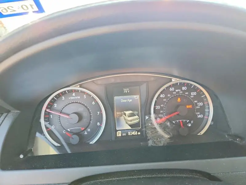 2016 TOYOTA CAMRY SE  