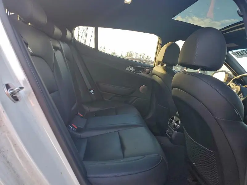 2018 KIA STINGER GT1  