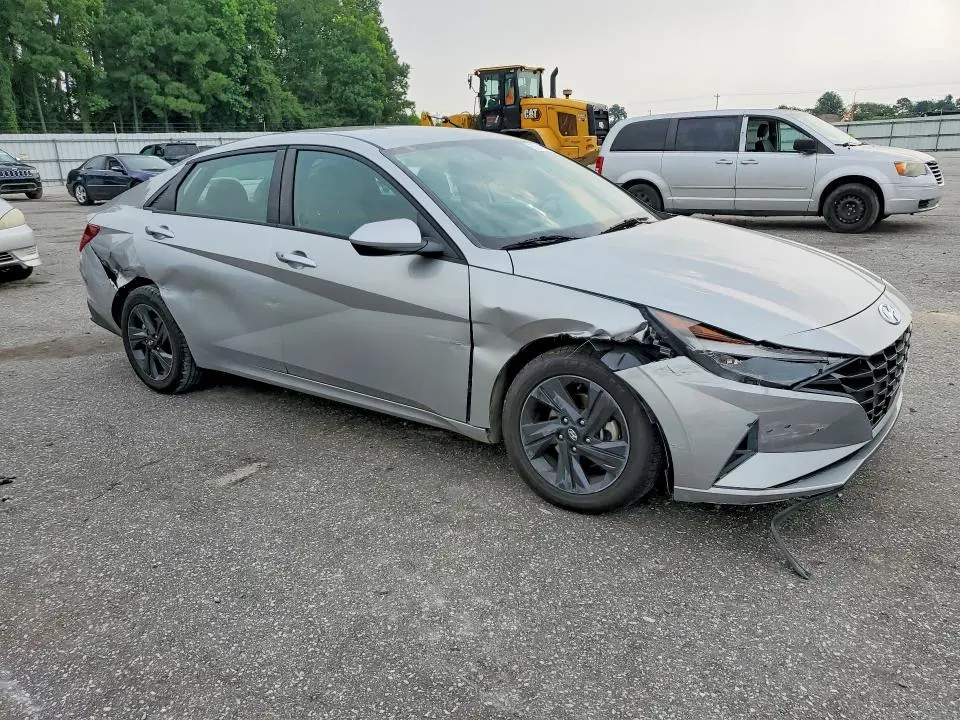 2021 HYUNDAI ELANTRA SEL  
