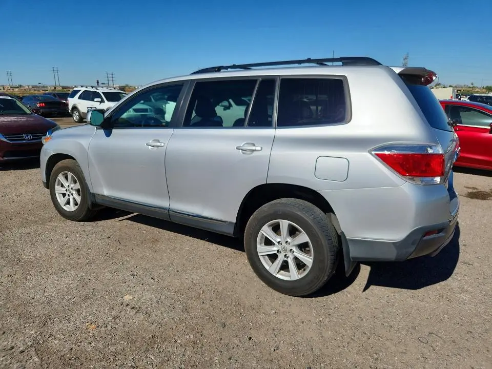 2012 TOYOTA HIGHLANDER SE  