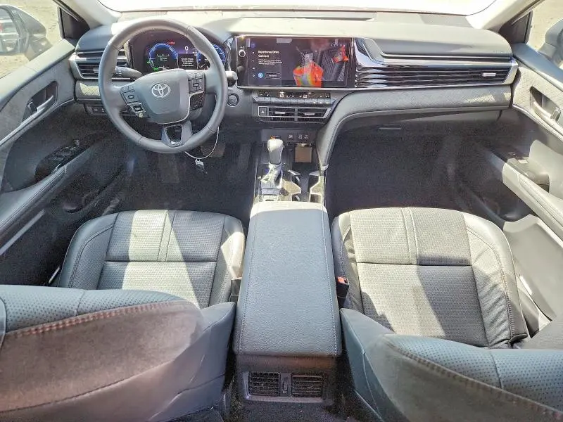 2025 TOYOTA CAMRY XLE  