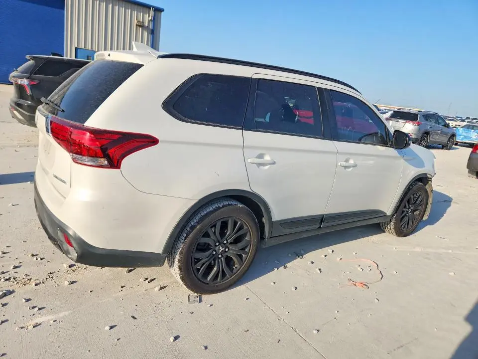 2018 MITSUBISHI OUTLANDER SE  