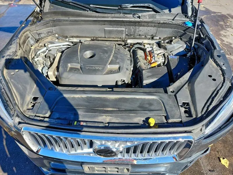 2021 VOLVO XC90 T8 RECHARGE MOMENTUM  
