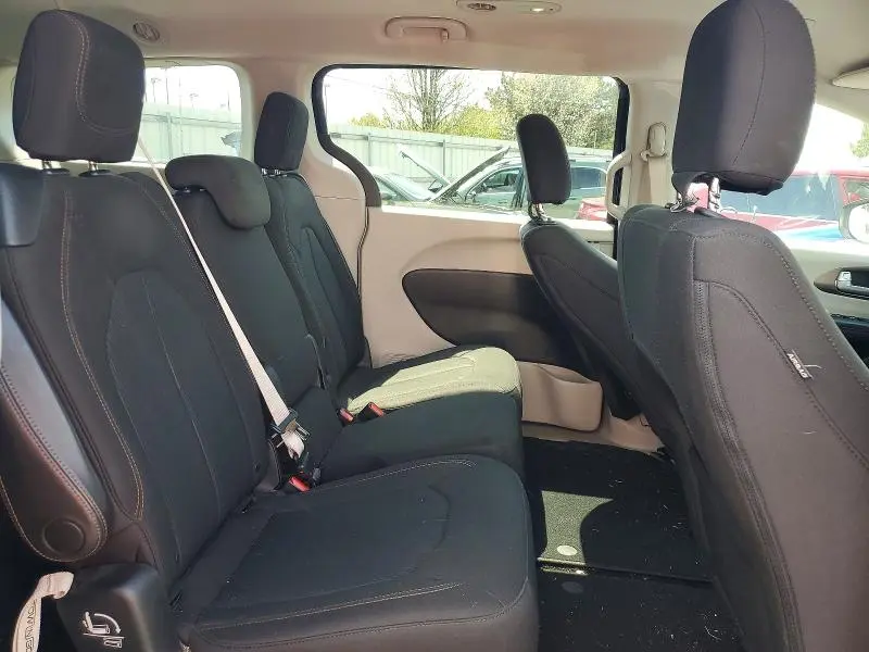 2017 CHRYSLER PACIFICA LX  