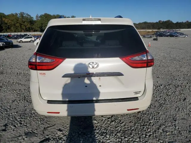 2017 TOYOTA SIENNA XLE  