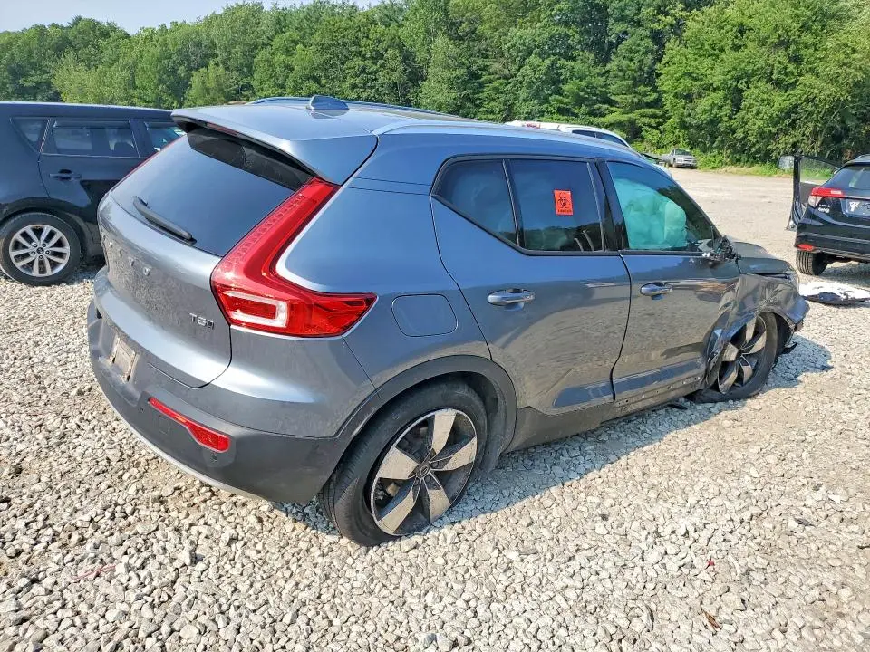 2019 VOLVO XC40 T5 MOMENTUM  