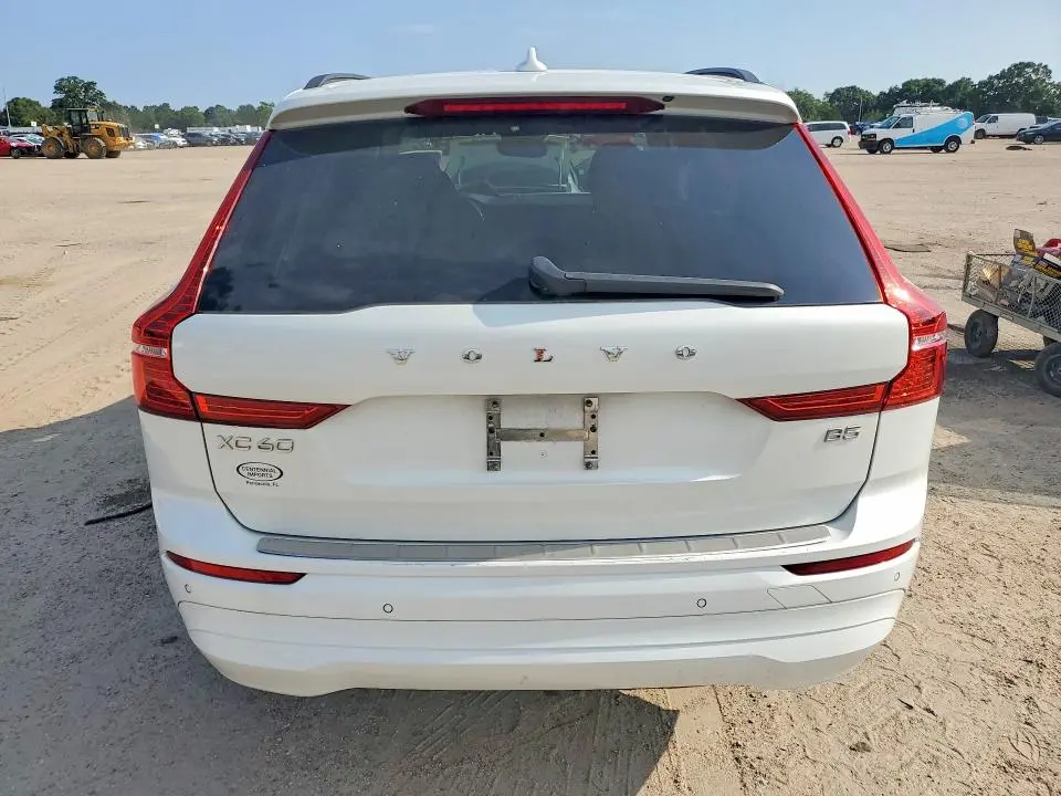 2022 VOLVO XC60 B5 MOMENTUM  