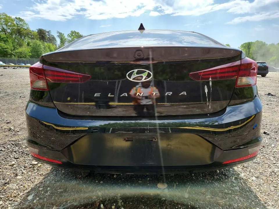 2020 HYUNDAI ELANTRA SEL  