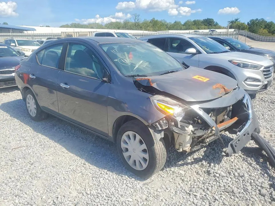 2019 NISSAN VERSA SV  