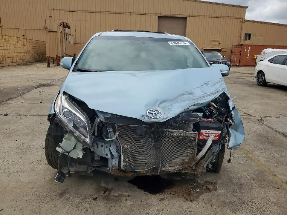 2015 TOYOTA SIENNA LIMITED PREMIUM 7-PASSENGER  