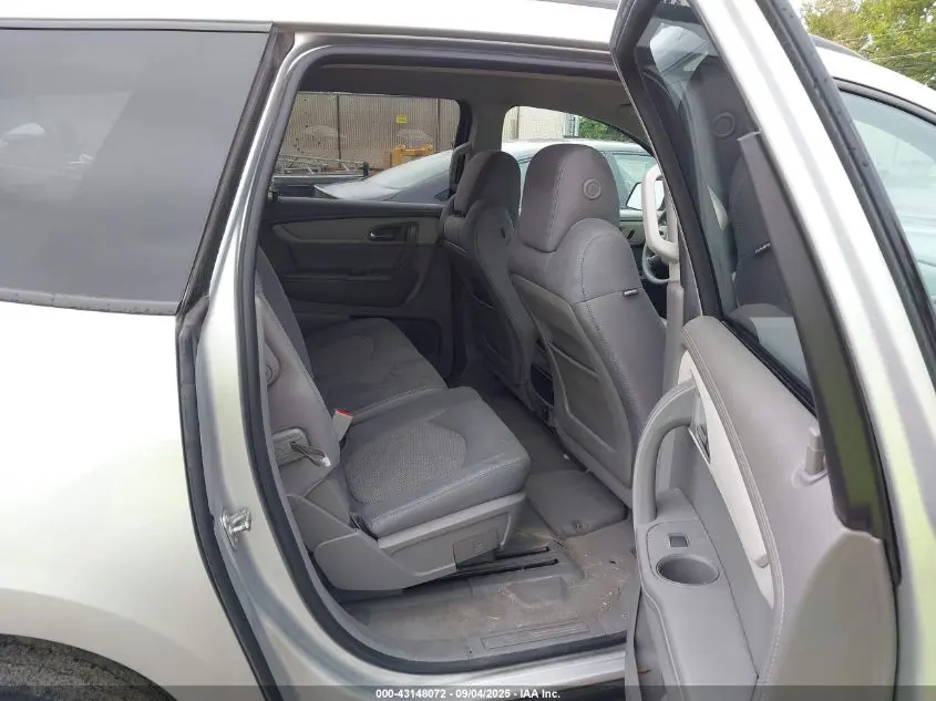 2015 CHEVROLET TRAVERSE LS