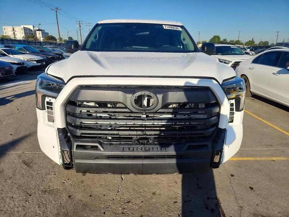 2024 TOYOTA TUNDRA SR5  