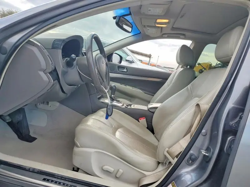 2015 INFINITI Q40 BASE  