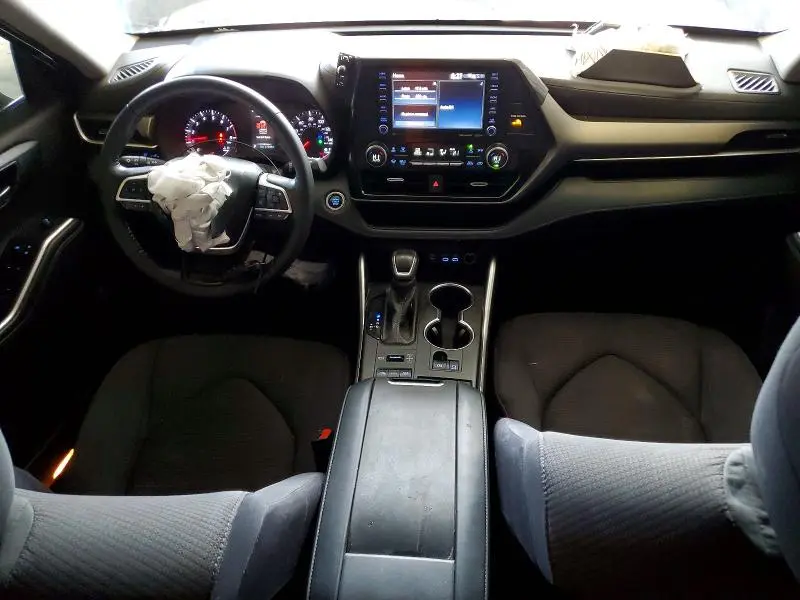 2022 TOYOTA HIGHLANDER LE  