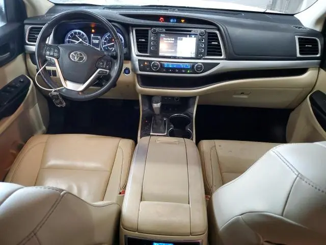 2019 TOYOTA HIGHLANDER SE  