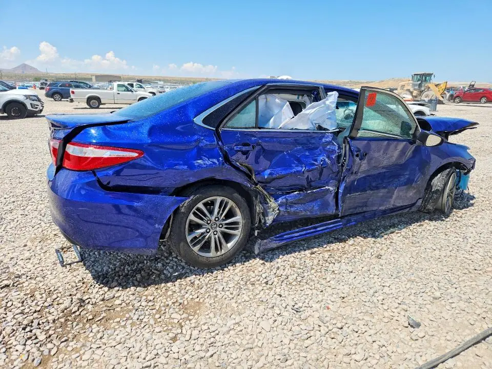 2016 TOYOTA CAMRY SE  