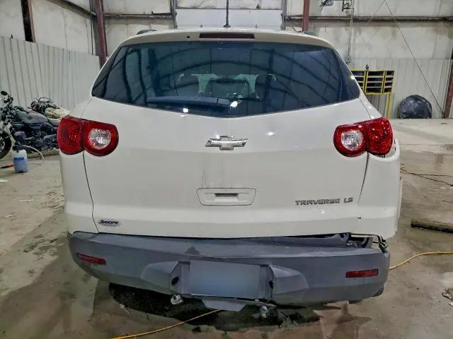 2010 CHEVROLET TRAVERSE LS  