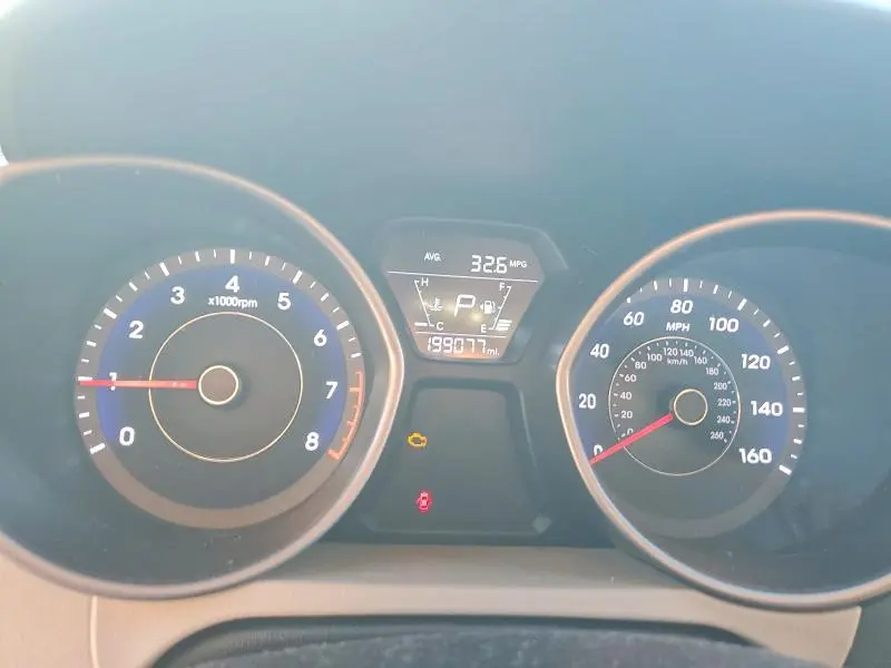 2014 HYUNDAI ELANTRA SE  