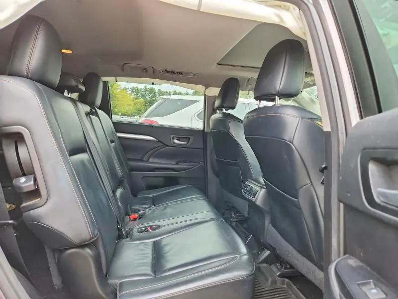 2017 TOYOTA HIGHLANDER XLE  