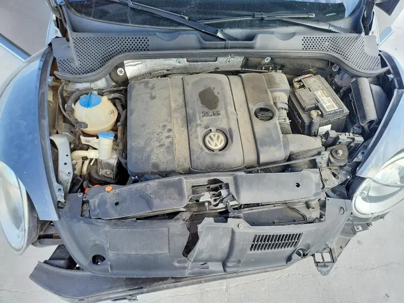 2013 VOLKSWAGEN BEETLE   