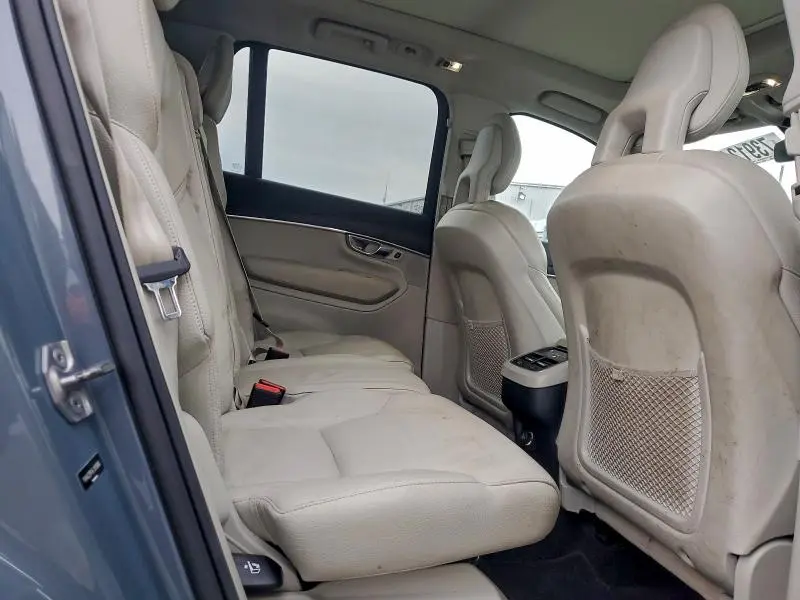 2020 VOLVO XC90 T6 MOMENTUM  