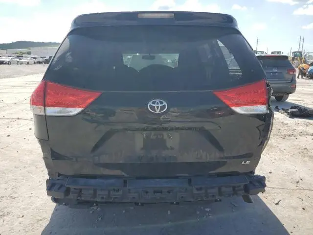 2013 TOYOTA SIENNA LE  