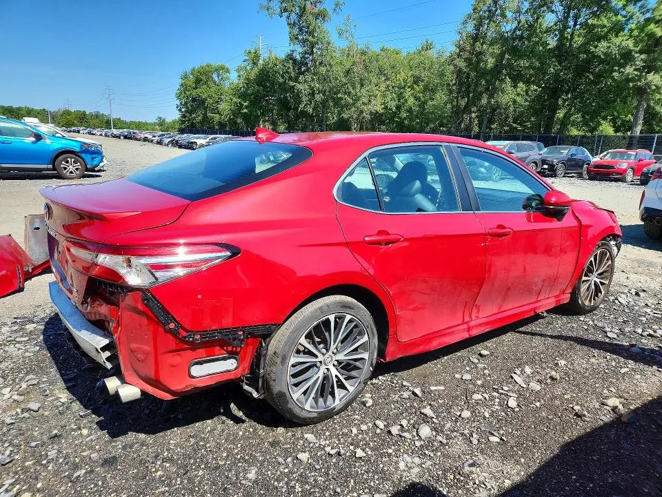 2020 TOYOTA CAMRY SE  