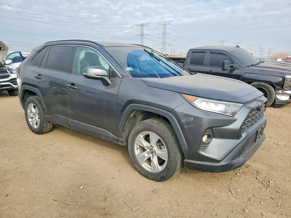 2021 TOYOTA RAV4 XLE  
