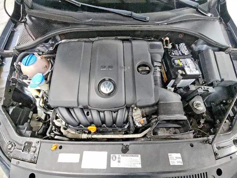 2013 VOLKSWAGEN PASSAT S  
