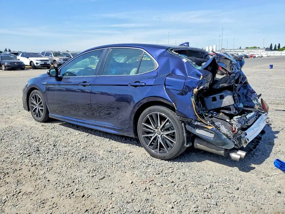 2021 TOYOTA CAMRY SE  