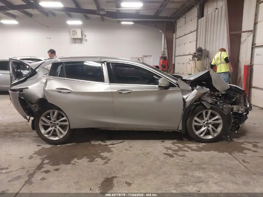 2018 INFINITI QX30 LUXURY