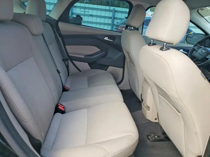 2016 FORD FOCUS SE  