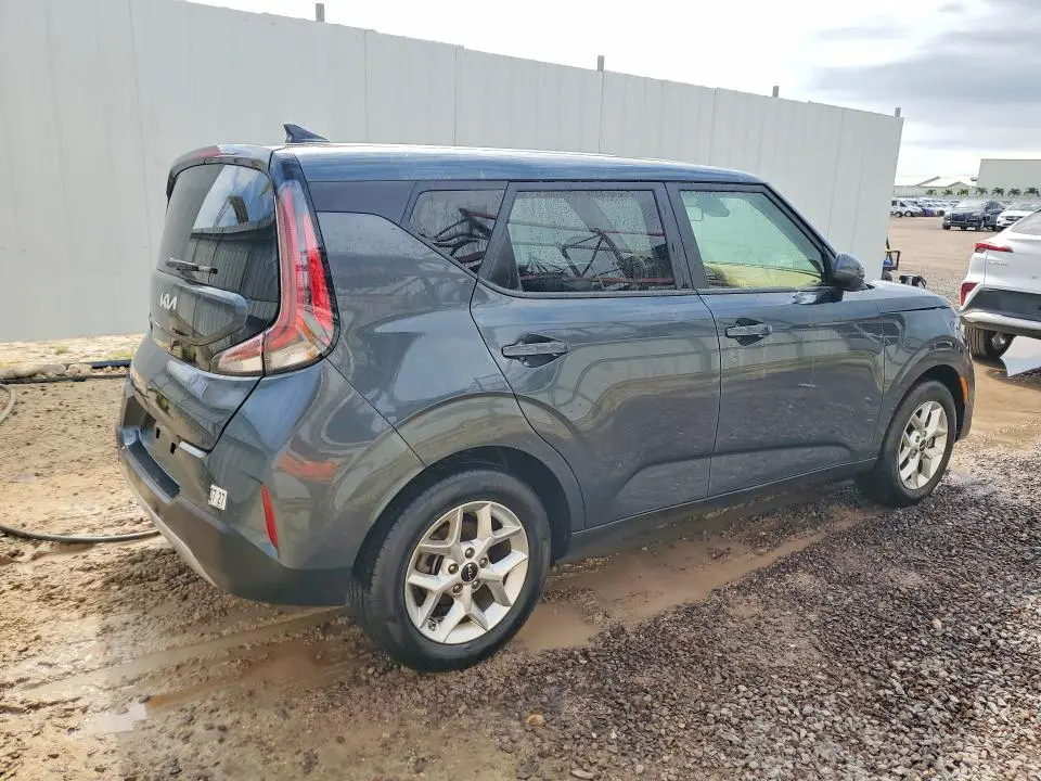2025 KIA SOUL LX  