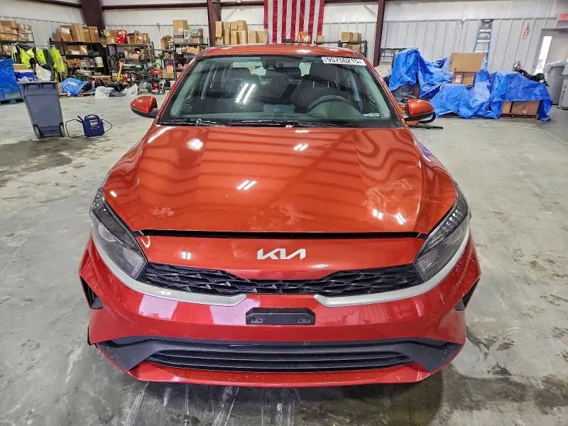 2023 KIA FORTE LX  