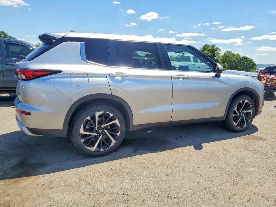 2022 MITSUBISHI OUTLANDER SE  