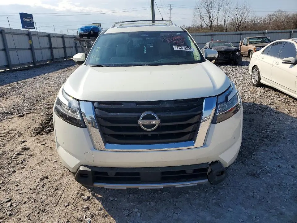 2024 NISSAN PATHFINDER SL  