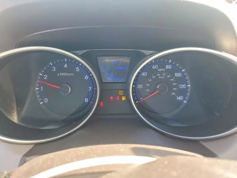 2011 HYUNDAI TUCSON GLS  