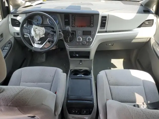 2020 TOYOTA SIENNA LE  