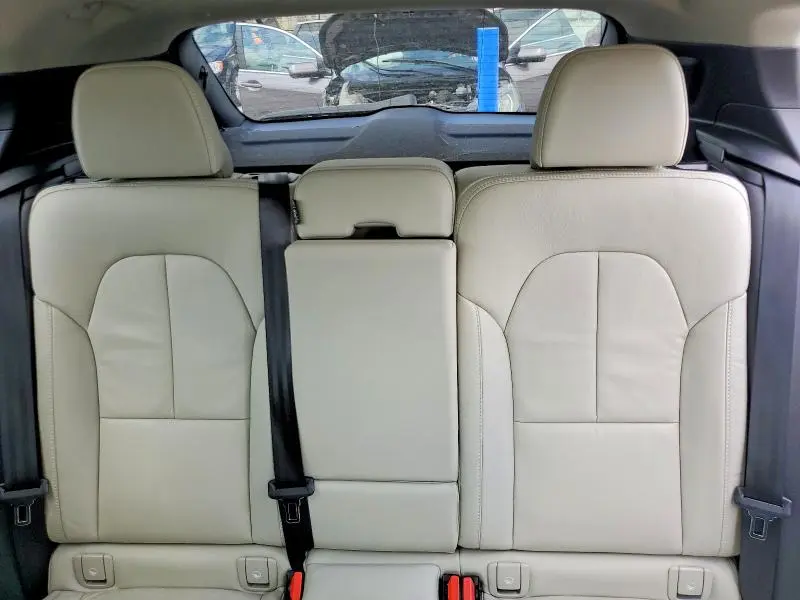2023 VOLVO XC40 PLUS  