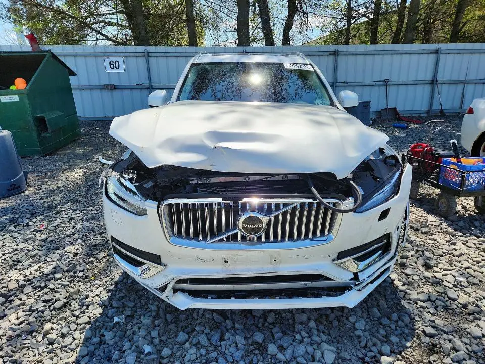 2024 VOLVO XC90 PLUS  